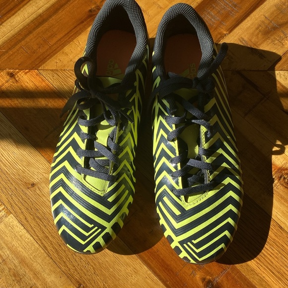 Adidadas predito soccer cleats - Picture 2 of 5